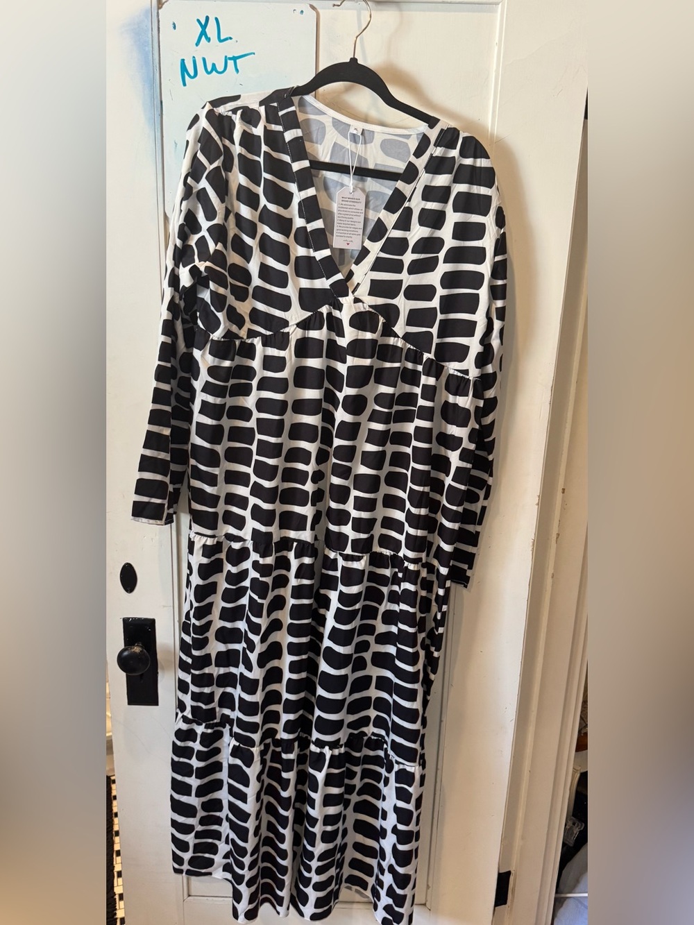 NWT Black & White Geometric V-Neck Tiered Maxi Dress